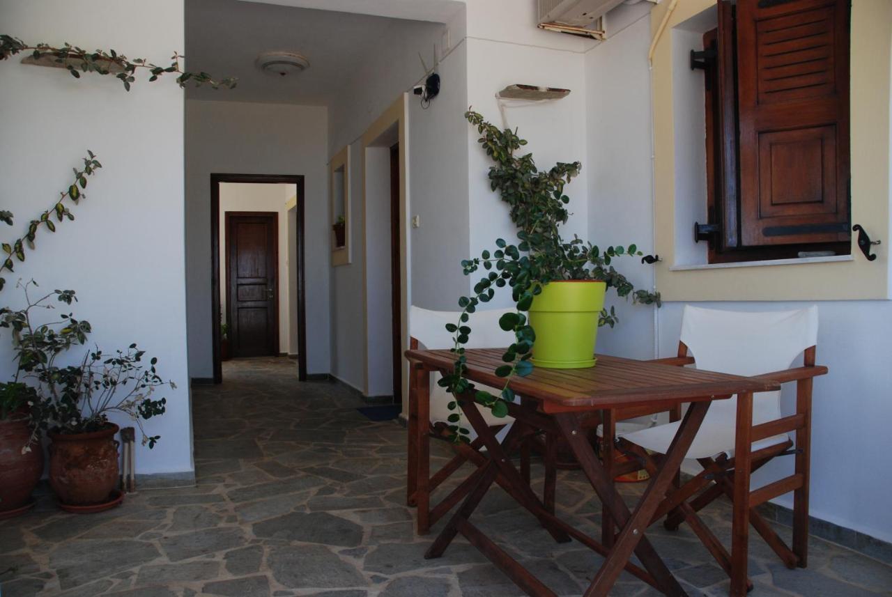 Theodorou Hotel Azolimnos Buitenkant foto