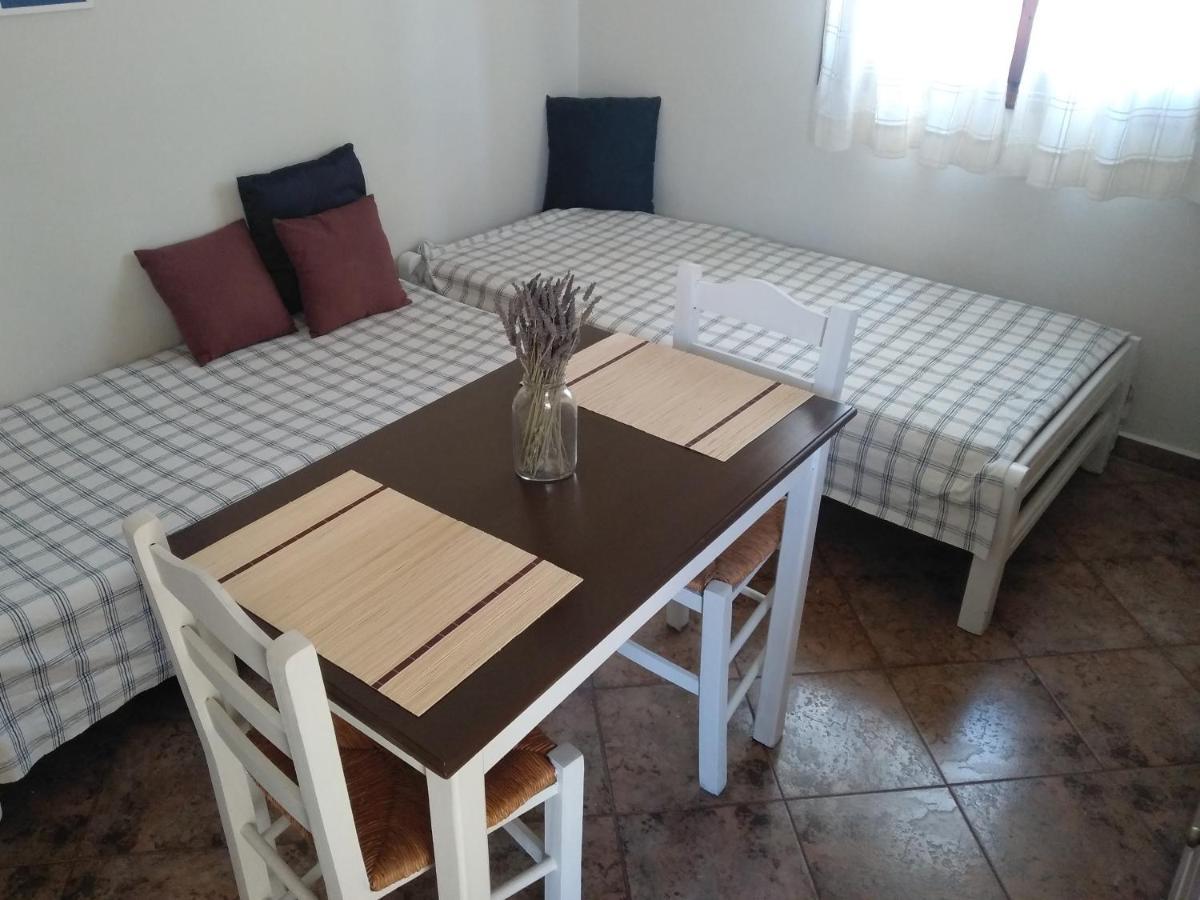Theodorou Hotel Azolimnos Buitenkant foto
